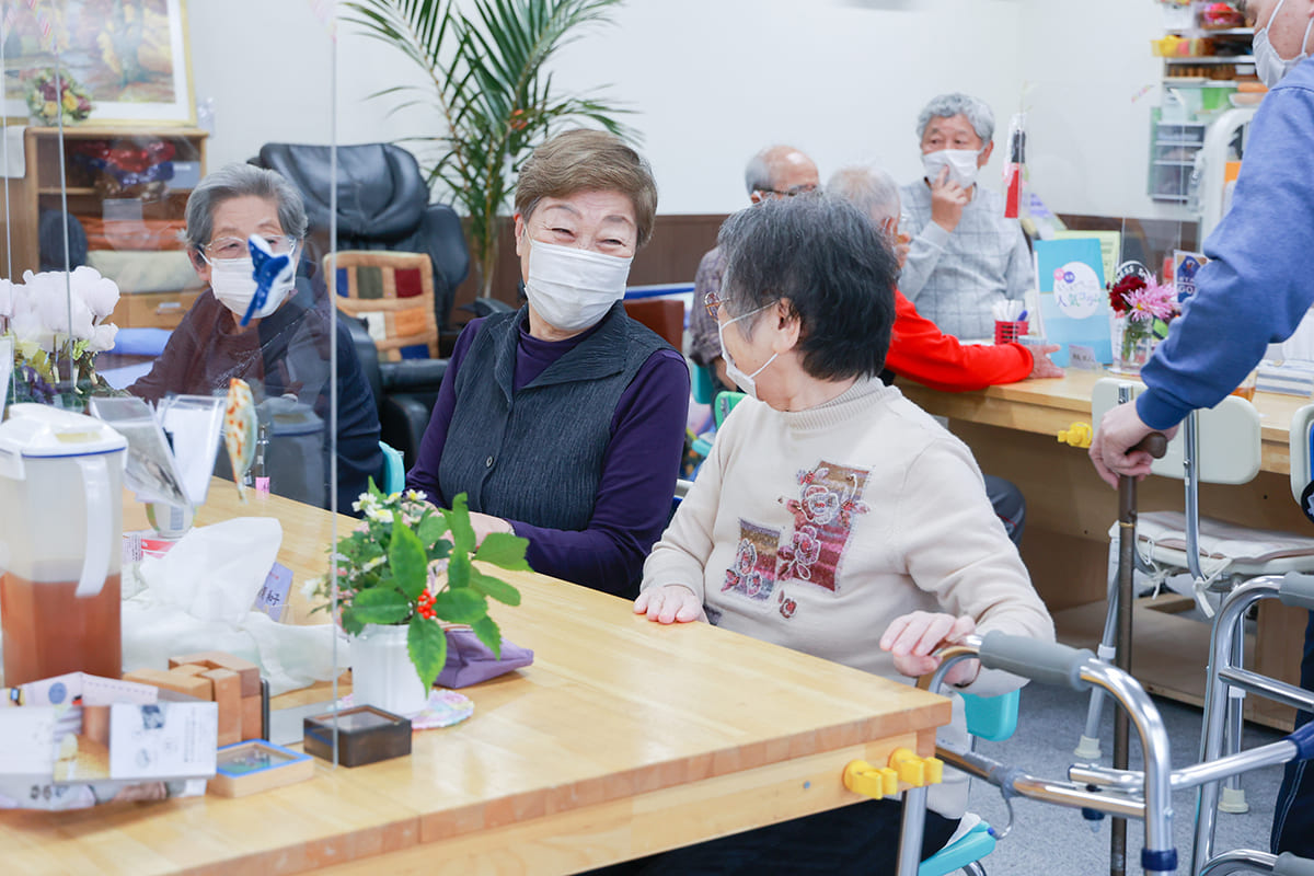 笑顔で談笑されている利用者さま
